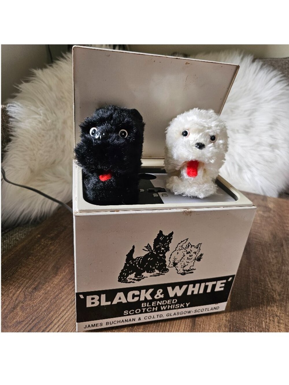 Black & White Scotch Whiskey Barking Scotties Dogs Animated Advertising Display